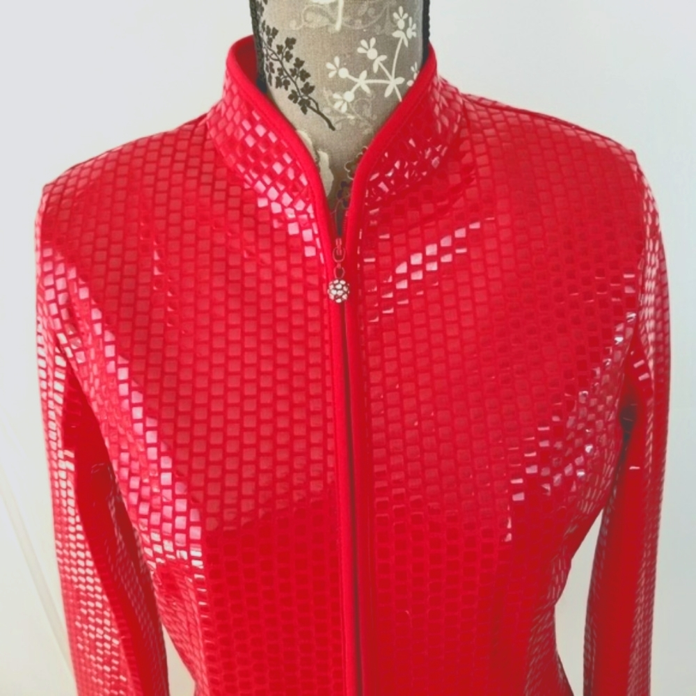 a DRESSING WOMAN CARDIGAN AND SHELL